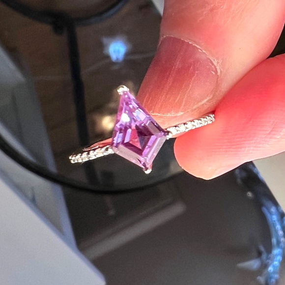 Kite Shape Alexandrite Rings Handcrafted in Sterling Silver 925 with Moissanite - Picture 4 of 11